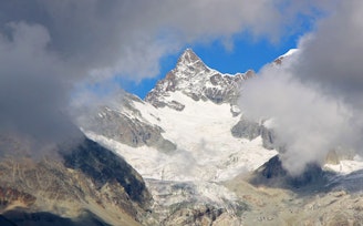 Zinalrothorn through the clouds.jpg